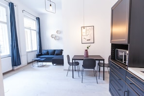 Maison en rangée Ville, 2 chambres | Repas dans la chambre