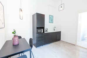 City Apartment, 3 Bedrooms | Private kitchen | Fridge, microwave, stovetop, coffee/tea maker - Modern Ernesto III (Budapest)