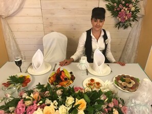 Breakfast, lunch, dinner served; Russian cuisine - Baza Otdykha Khutorok (Novovolkovo)