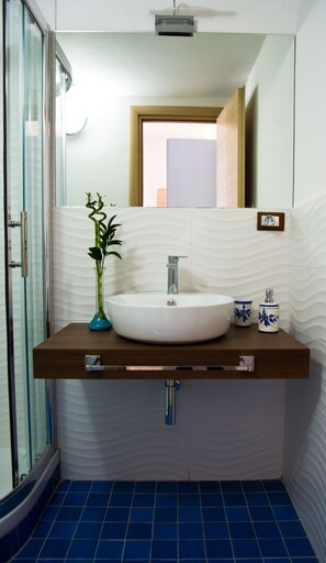 Shower, free toiletries, hair dryer, towels - Terrazza Marconi Casa vacanze (Salerno)