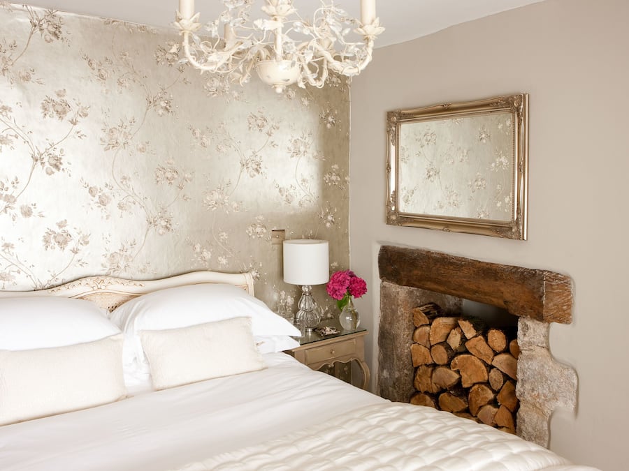 Luxury Cottage, 1 Bedroom | 2 bedrooms, individually decorated, individually furnished, desk