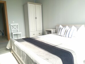 独立别墅, 2 间卧室, 高尔夫景观 | 2 多间卧室、加厚床垫、熨斗/熨衣板、床单