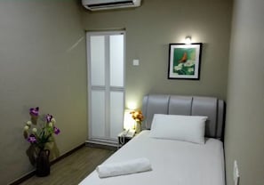 Single Room, No Windows | Desk, iron/ironing board, free WiFi - Hotel By The Park (Johor Bahru)