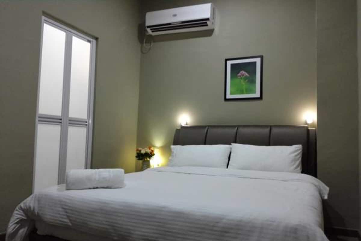 Double Room, No Windows | Desk, iron/ironing board, free WiFi