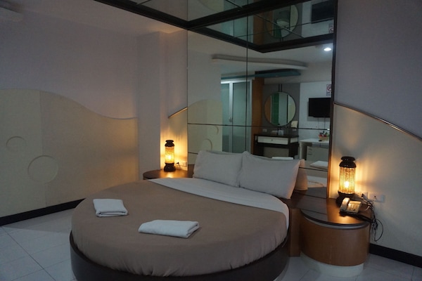 Habitación estándar doble | Minibar, escritorio, cortinas opacas y wifi gratis