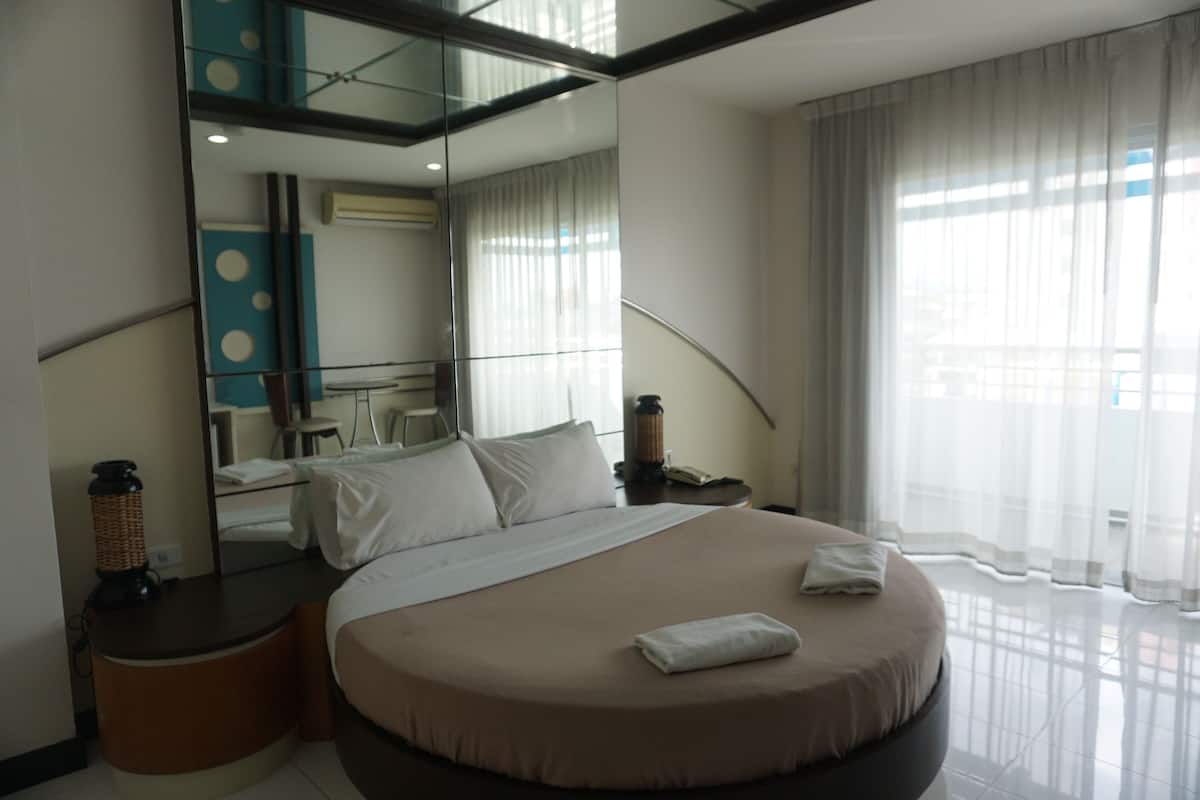 Quarto casal standard | Frigobar, escrivaninha, cortinas blackout, Wi-Fi de cortesia