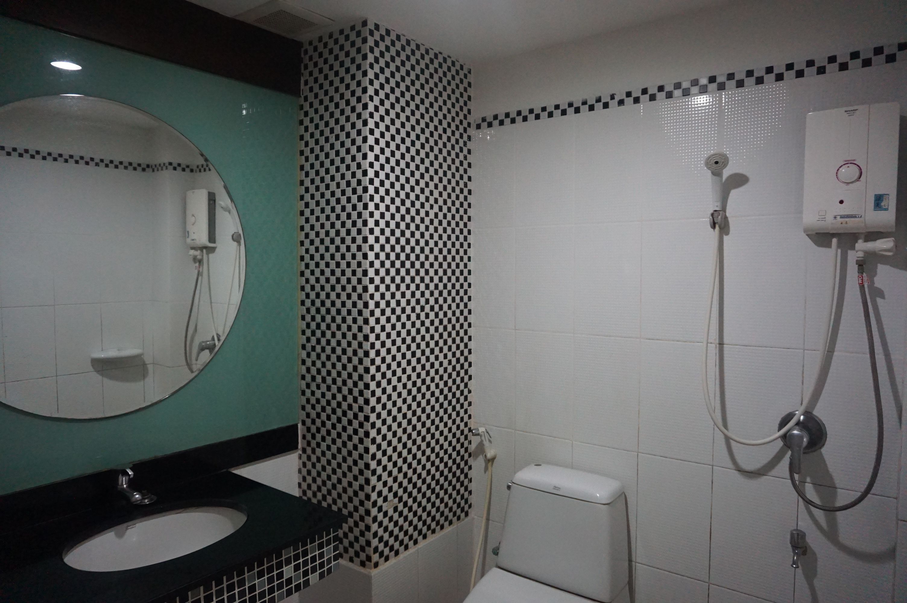 shower, free toiletries, towels