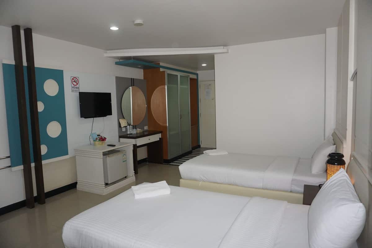 Quarto duplo standard | Frigobar, escrivaninha, cortinas blackout, Wi-Fi de cortesia