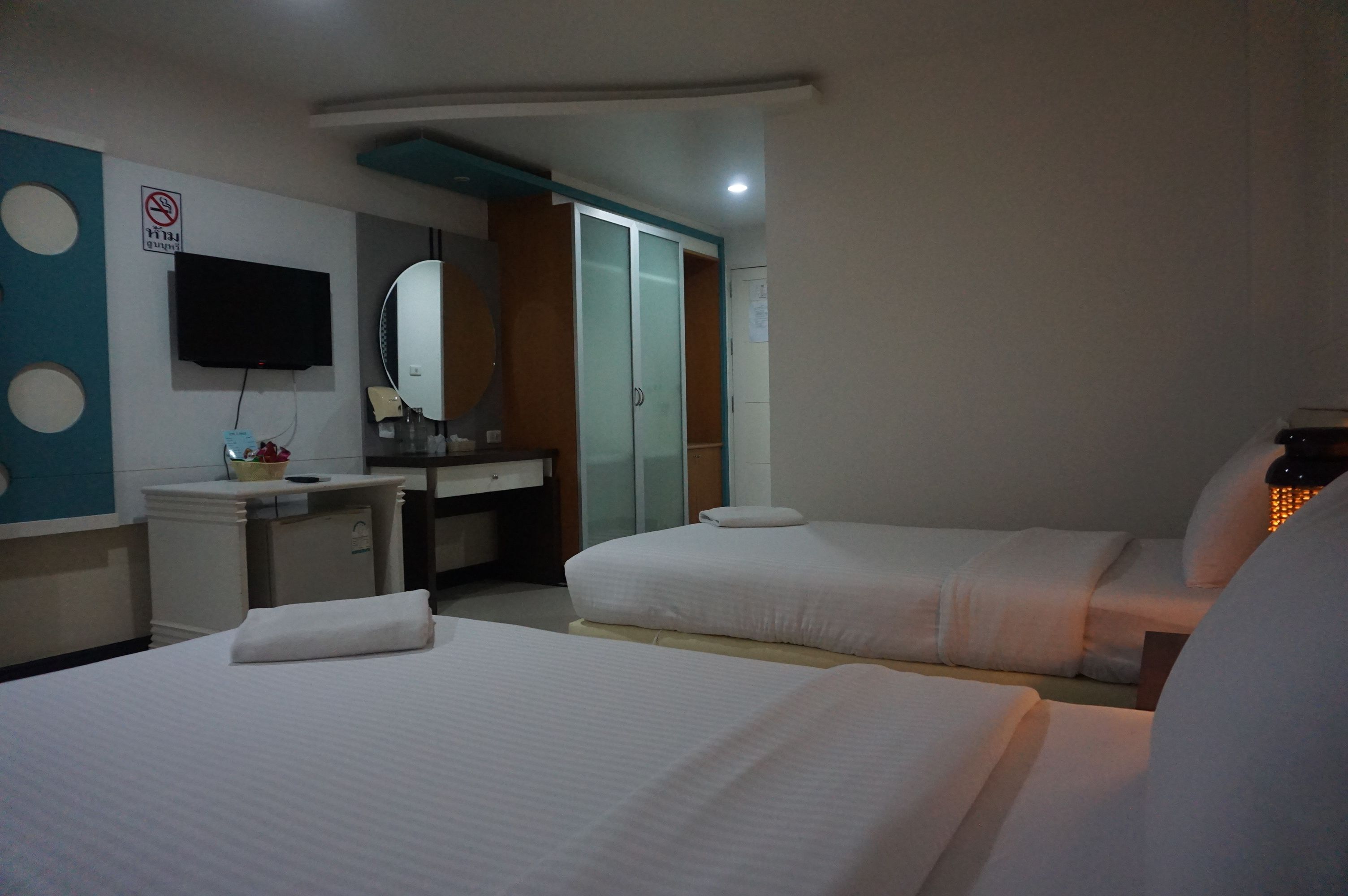 standard twin room | minibar, desk, blackout curtains, free wifi