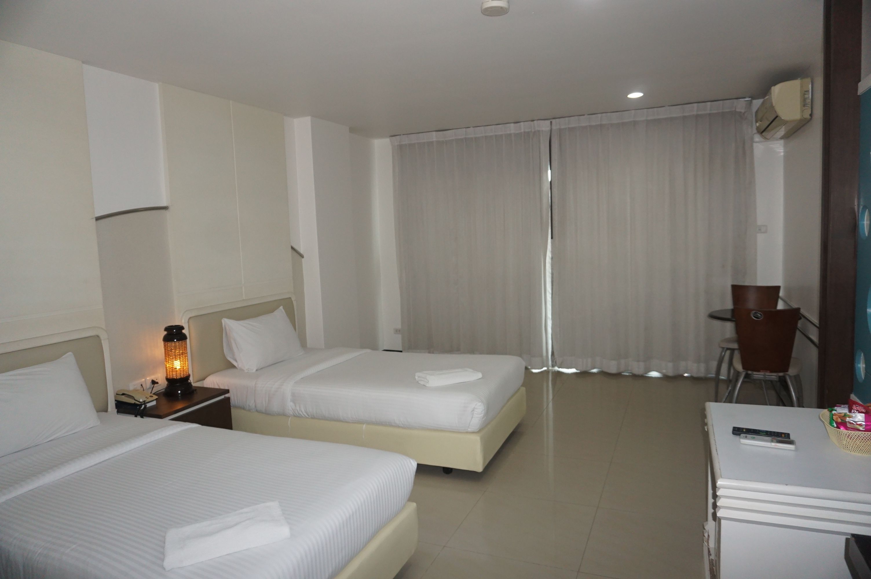 standard twin room | minibar, desk, blackout curtains, free wifi