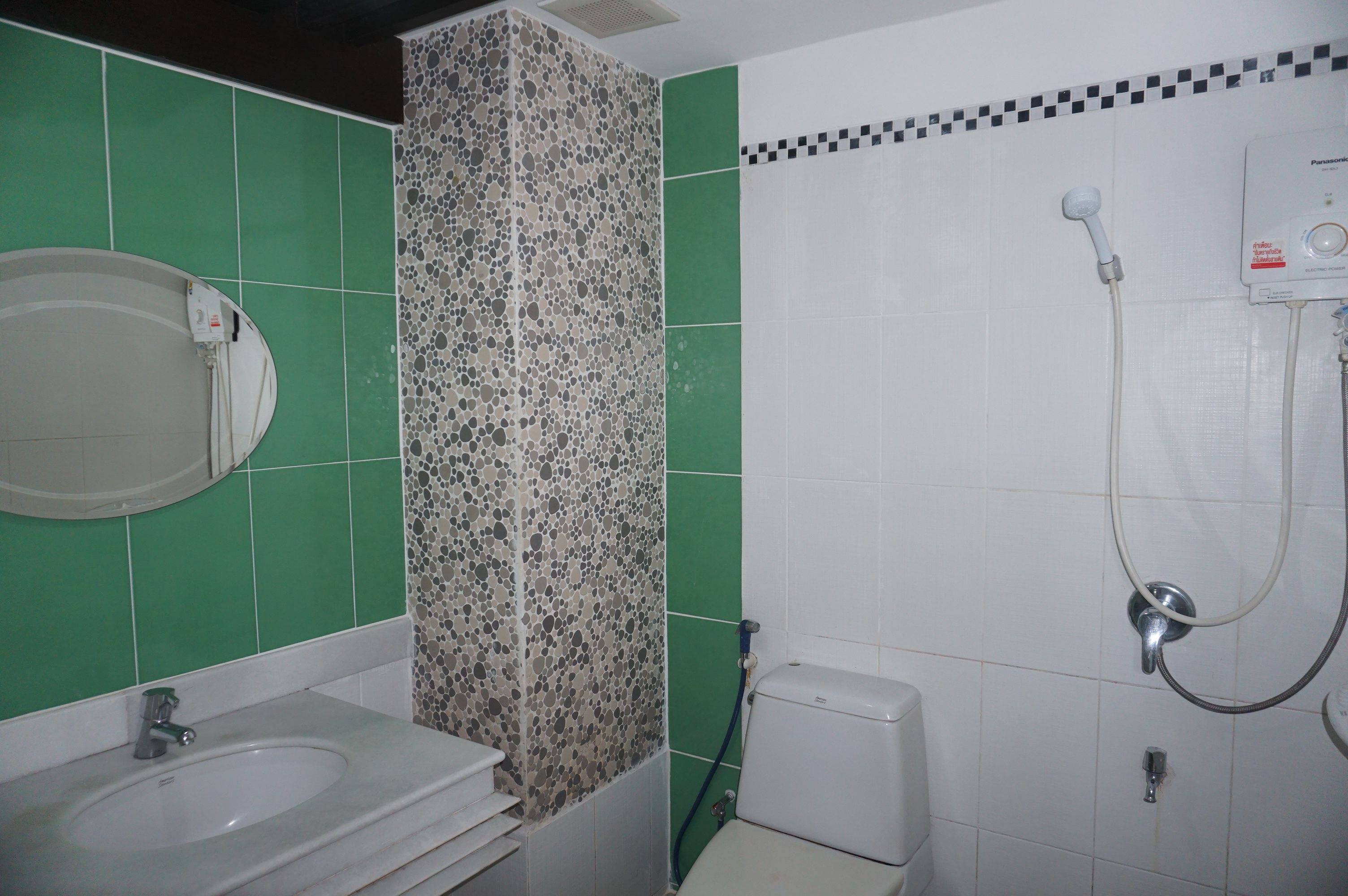 shower, free toiletries, towels