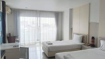 Habitación estándar con 2 camas individuales | Minibar, escritorio, cortinas blackout y wifi gratis