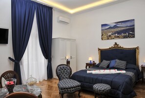 Deluxe Quadruple Room, 1 Queen Bed with Sofa bed, Non Smoking, Sea View | Hypo-allergenic bedding, minibar, in-room safe, individually furnished - Di Palma Suite (Naples)