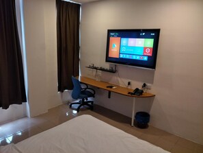 Desk, iron/ironing board, free WiFi, bed sheets - Anderson Hotel (Ipoh)