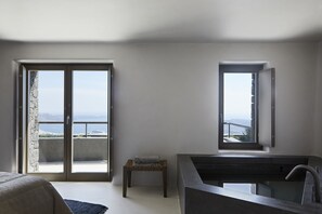 Villa (Alpha) | Deep soaking bathtub - Vora (Santorini)