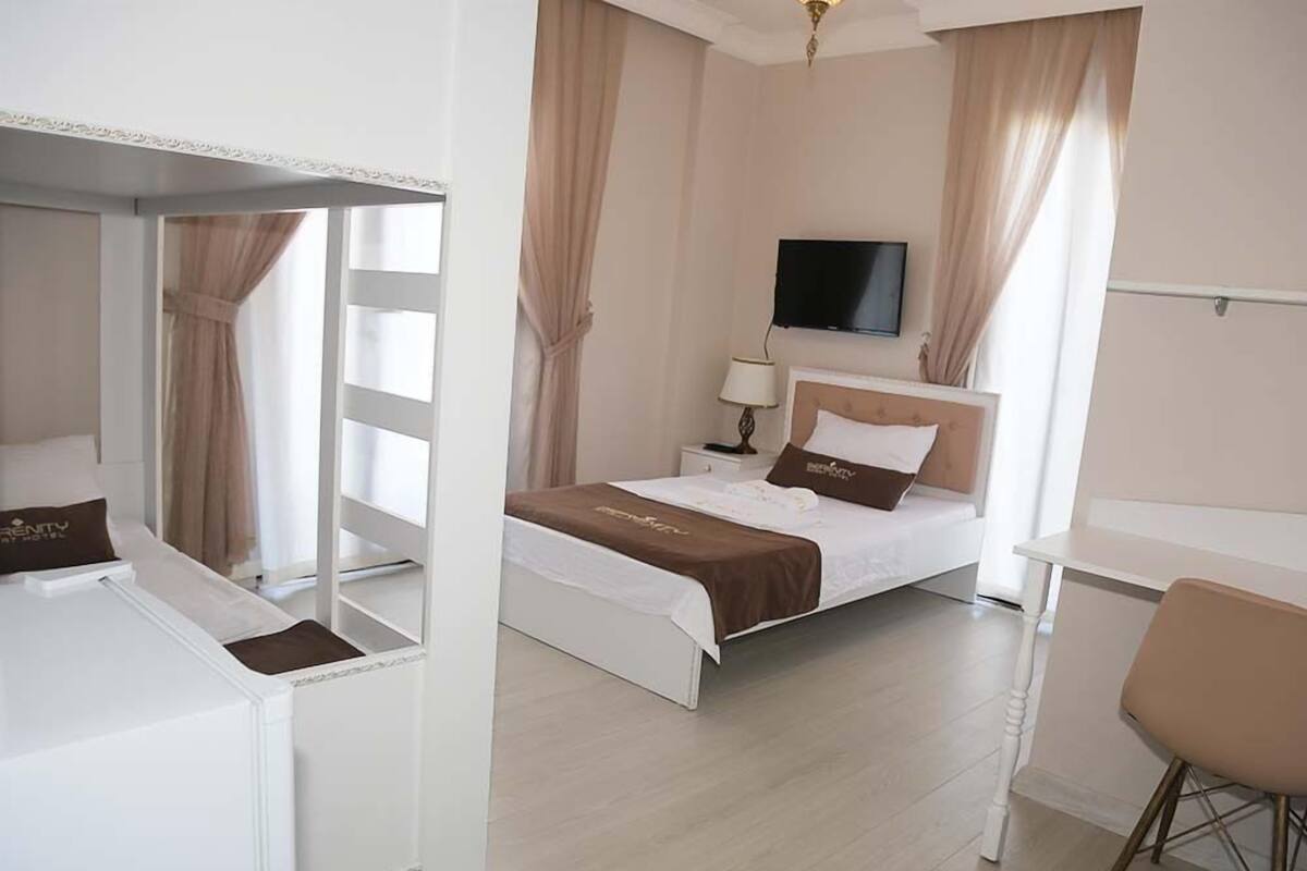Quarto quádruplo standard, 3 quartos, vista para o mar | Wi-Fi de cortesia