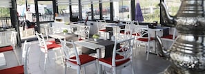 Café da manhã completo todos os dias (EUR 3.5 por pessoa)