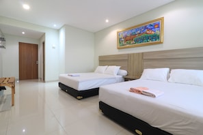 Family Room | Desk, laptop workspace, free WiFi, bed sheets - Locus Rooms (Bandung)