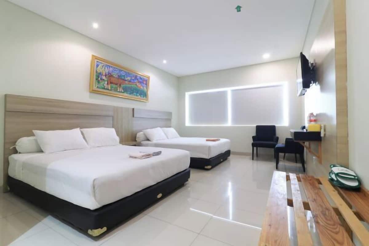 Desk, laptop workspace, WiFi (free), bed sheets