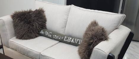 Departamento estándar | Área de sala de estar | Televisión de pantalla plana