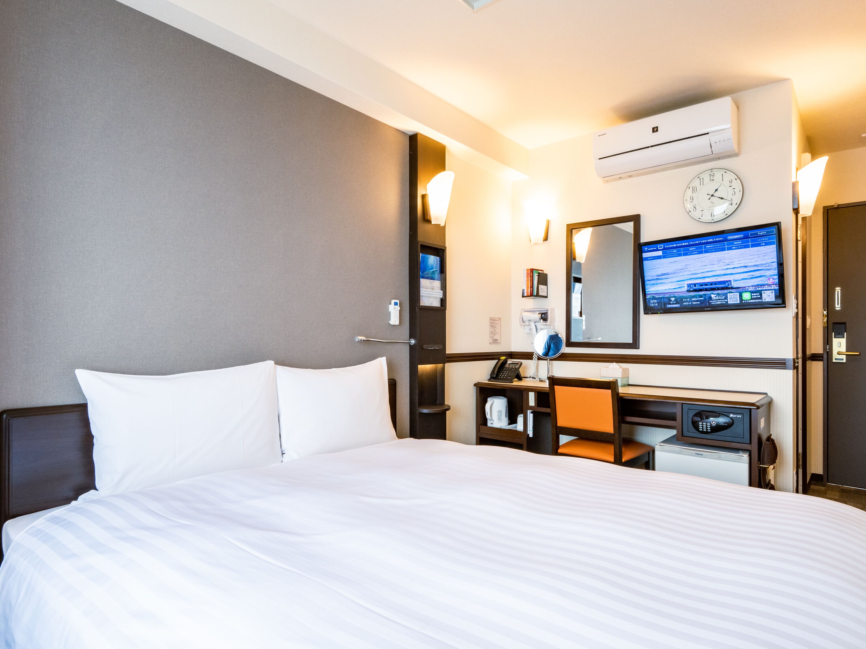 desk, blackout curtains, free wifi, bed sheets