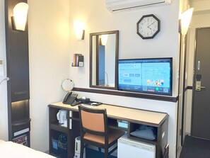 1 bedroom, desk, blackout drapes, free WiFi - Toyoko Inn Shin Osaka Higashi Mikuni Station (Osaka)