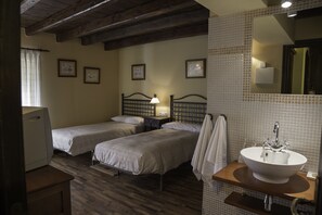 Double or Twin Room | Free cots/infant beds, rollaway beds, free WiFi