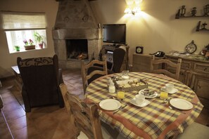 Free daily continental breakfast
