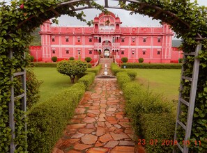 Front of property - Maharaja Palace Samode (Chomu)