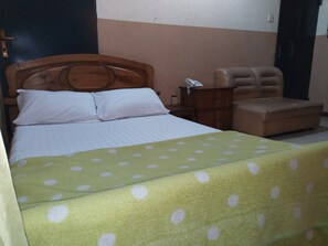 單人房 | 迷你吧、書桌、筆電工作空間、折疊床/加床