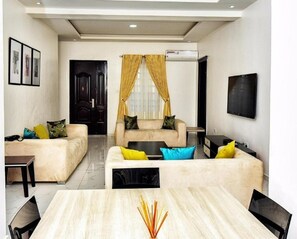 Deluxe-Apartment, 3 Schlafzimmer | Zimmersafe, Schreibtisch, laptopgeeigneter Arbeitsplatz