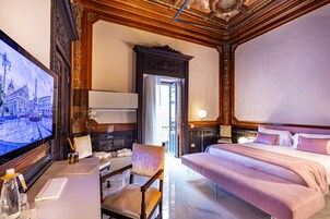 Deluxe Double Room, 1 Bedroom, Non Smoking, Private Bathroom | 1 bedroom, premium bedding, down comforters, pillowtop beds