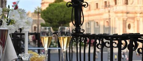 Deluxe Double Room, 1 Bedroom, Non Smoking, Private Bathroom | 1 bedroom, premium bedding, down duvets, pillow-top beds