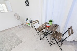 Design Apartment, Multiple Beds | In-room dining