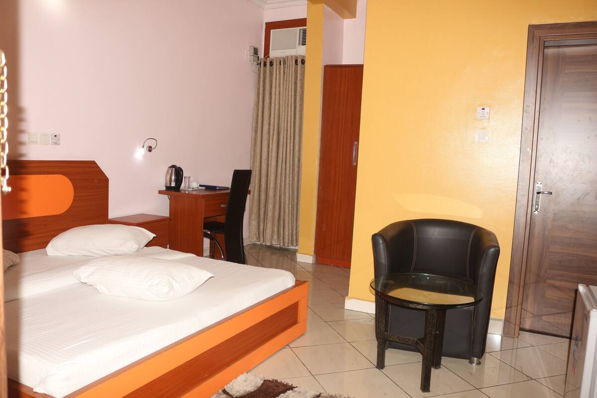 1 bedroom, in-room safe, desk, laptop workspace