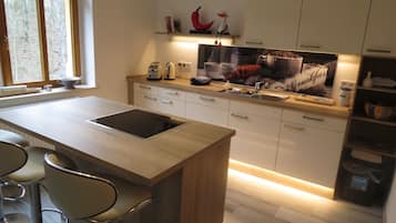 Apartment, Balkon | Eigene Küche | Großer Kühlschrank, Ofen, Herdplatte, Geschirrspüler