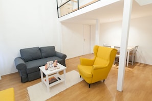 City Apartment, Multiple Beds | Living area