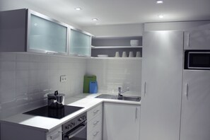 Townhome, Multiple Beds | Private kitchen | Fridge, microwave, oven, stovetop