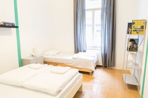 Economy Apartment, Multiple Beds | Desk, iron/ironing board, free WiFi