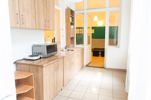 City Apartment, 5 Bedrooms | 1 bedroom, desk, iron/ironing board, free WiFi - Fullhouse Ernesto III (Budapest)