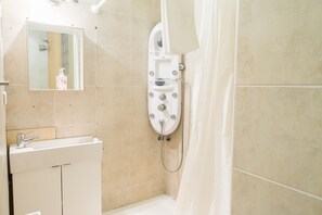 City-Apartment, 5 Schlafzimmer | Dusche im Bad