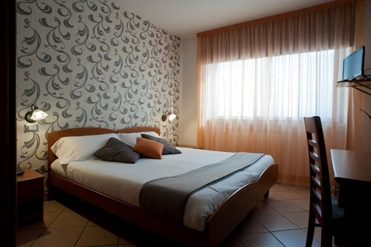 In-room safe, free WiFi, bed sheets