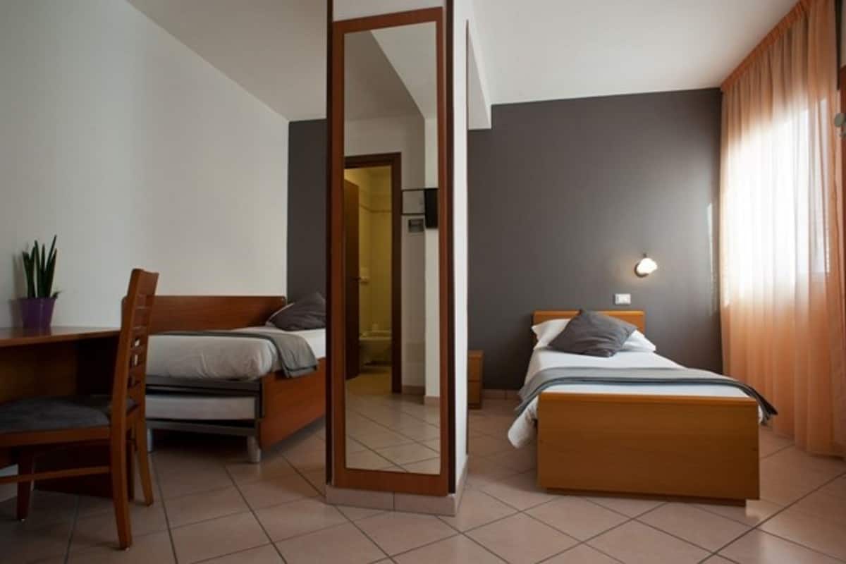In-room safe, free WiFi, bed sheets