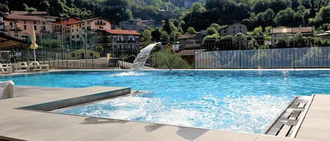 Outdoor pool, sun loungers