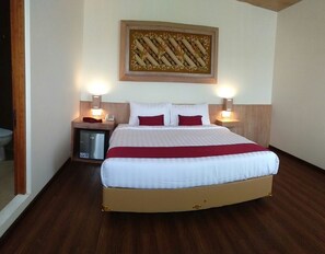 办公桌、免费 WiFi