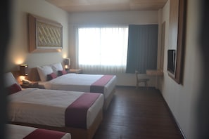 Quarto família | Escrivaninha, Wi-Fi de cortesia