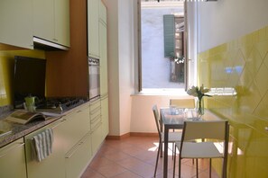 Apartment, 2 Bedrooms | Private kitchen | Full-size fridge, oven, stovetop, dishwasher - Casa il Balconcino - WelcHome (Cannobio)