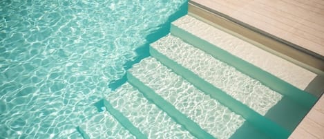 Außenpool, Liegestühle