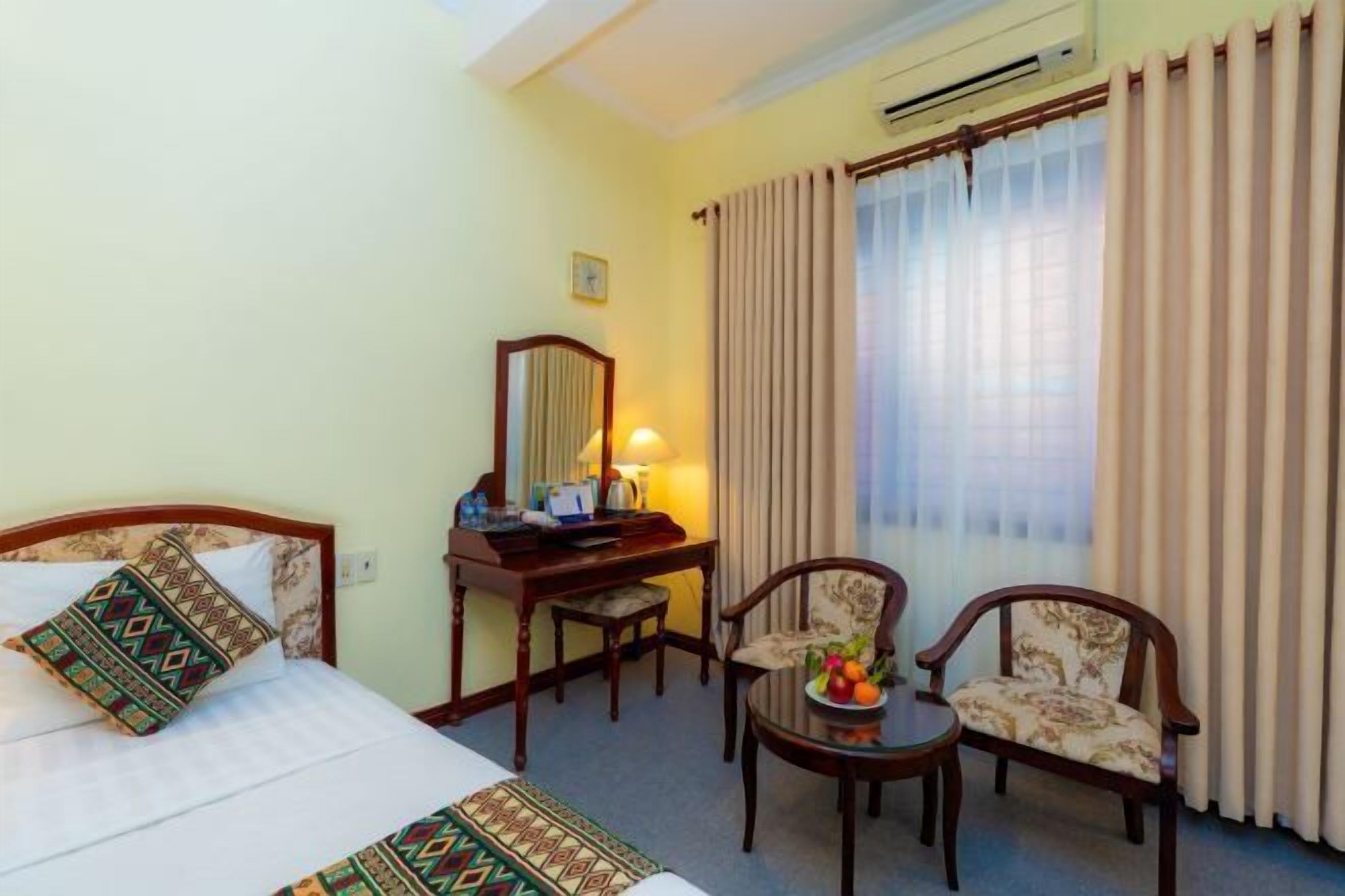 Minibar, bureau, Wi-Fi gratuit, draps fournis