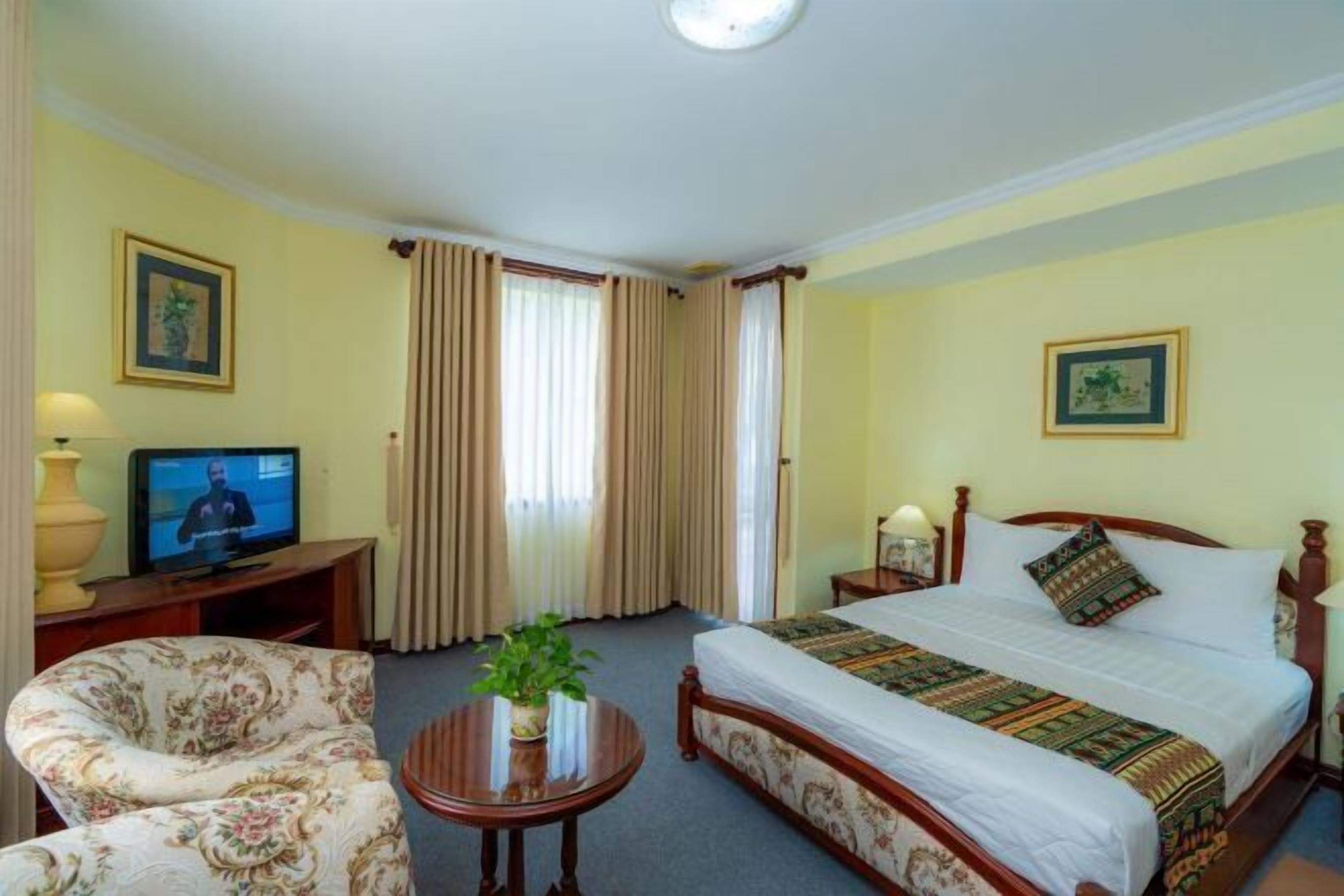 Minibar, bureau, Wi-Fi gratuit, draps fournis